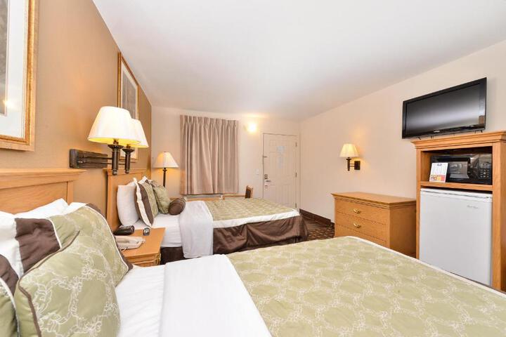 2 Double Beds (2 of 4)