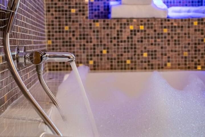 Jetted tub