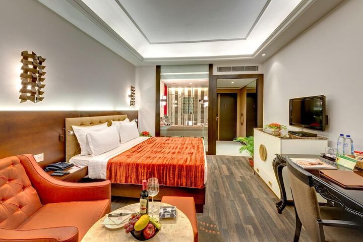 Room 21 of 48