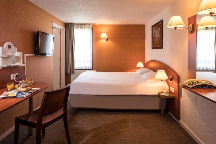 Room 8 of 24