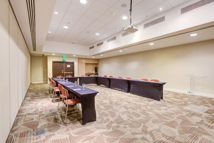 Ballroom/Hall 132 of 201