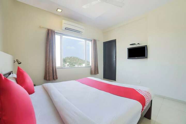 Room 28 of 33