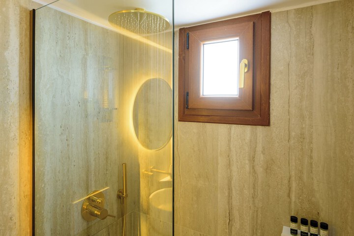 Room 76 of 91