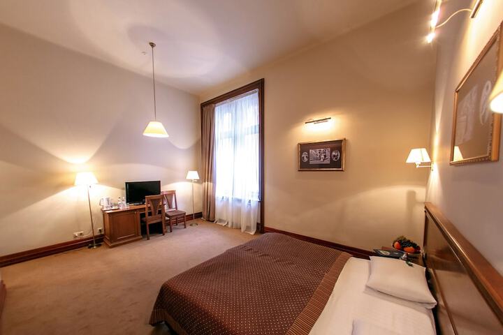 Room 10 of 50