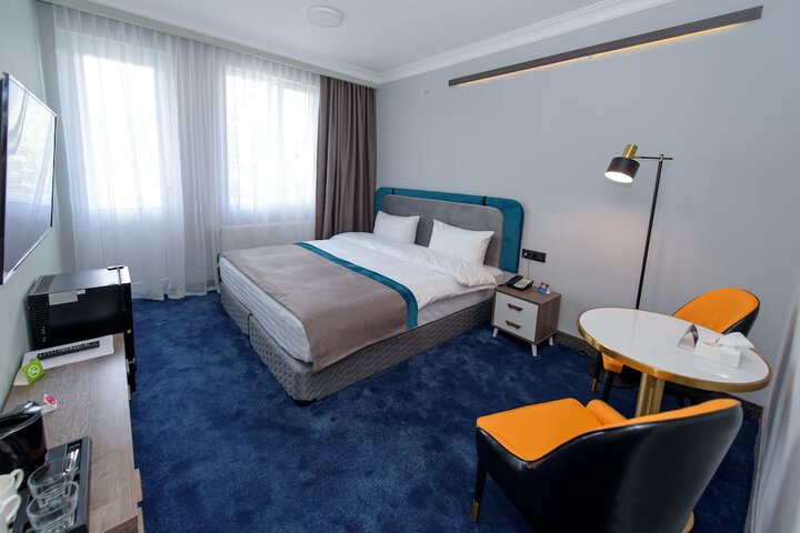Room 13 of 32