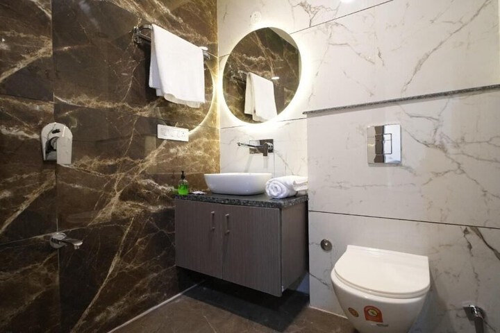 Room 12 of 28