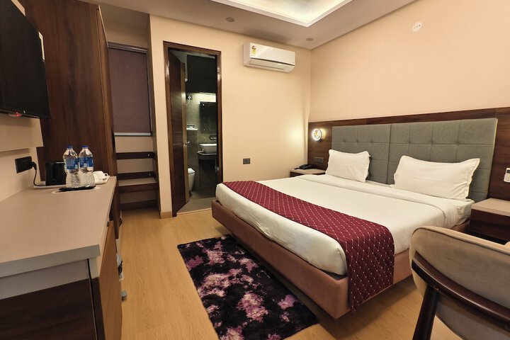 Room 35 of 73