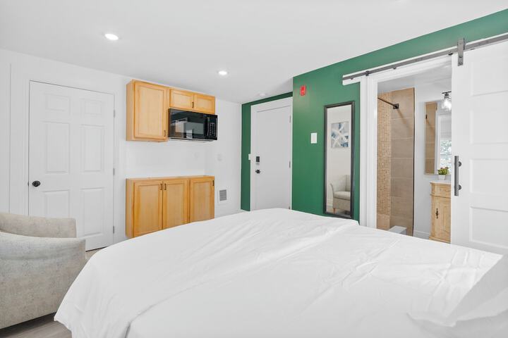 Room 18 of 33