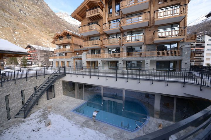 Hotel Exterior 60 of 65