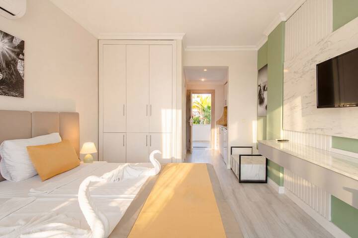 Room 6 of 50