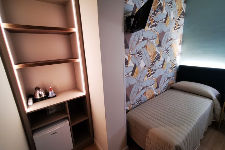 Room 6 of 30