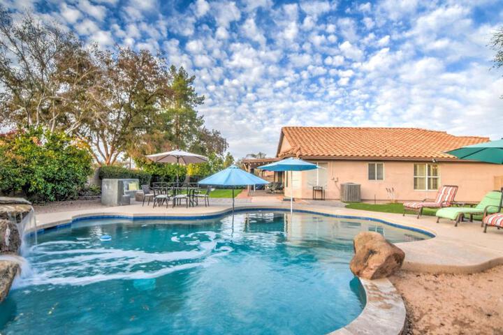 Route 66 Oasis in Downtown Gilbert with Heated Pool &  Mini Golf in Gilbert, AZ