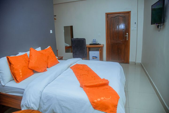 Room 14 of 66