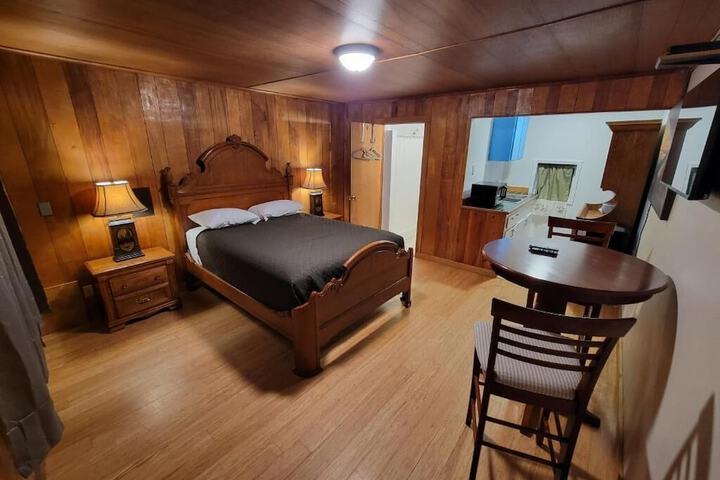 Room 2 of 10