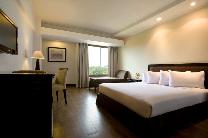 Room 16 of 38