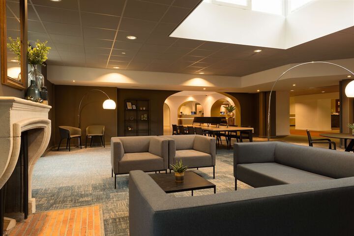 Entrance & Lobby