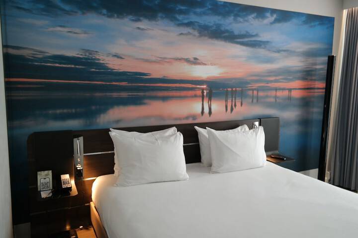 Room 9 of 119