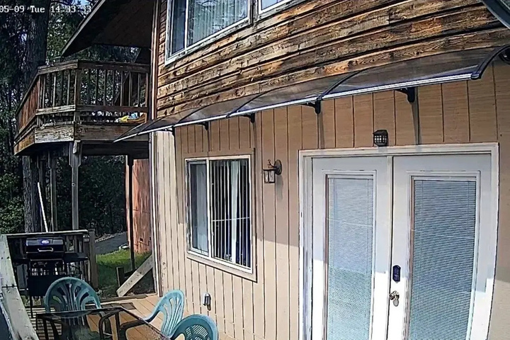Hidden Views 6 Bedroom Duplex by RedAwning