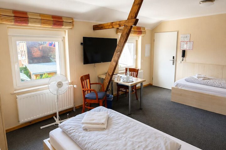 Room 15 of 28