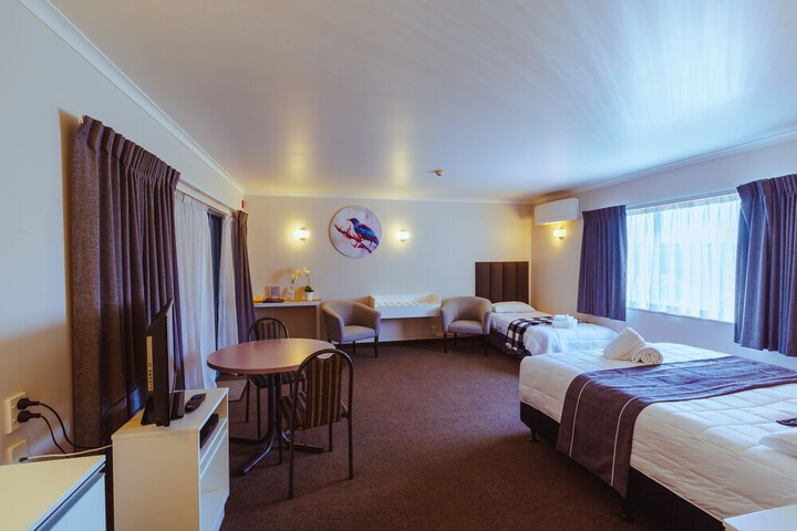 Room 6 of 63
