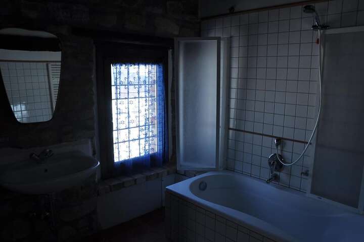 Room 34 of 62
