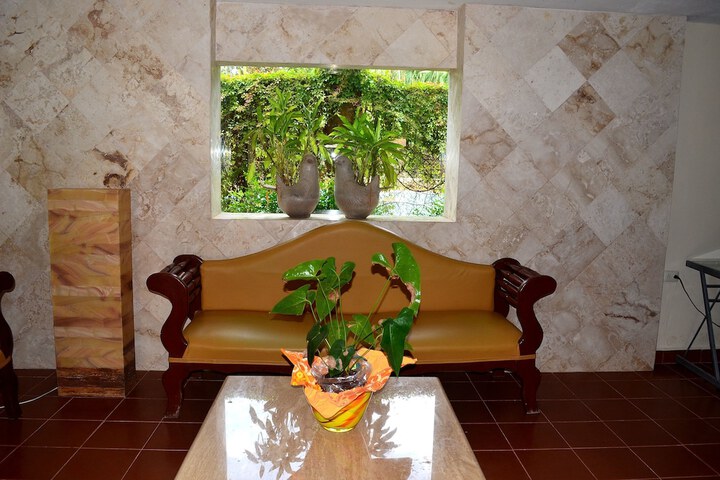 Entrance & Lobby
