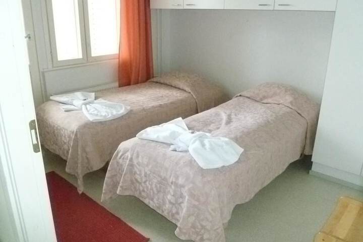 Room 4 of 27