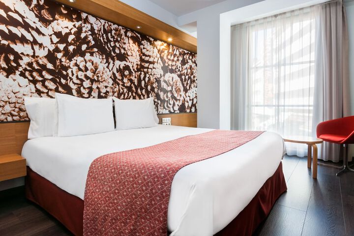 Room 4 of 28