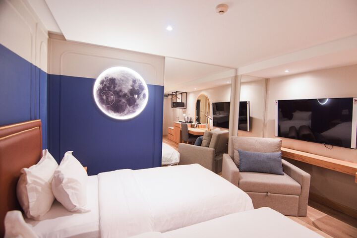 Room 14 of 87