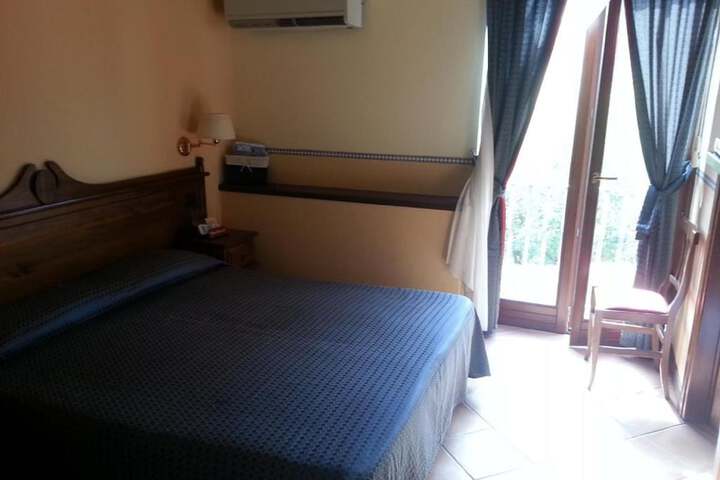 Room 6 of 32