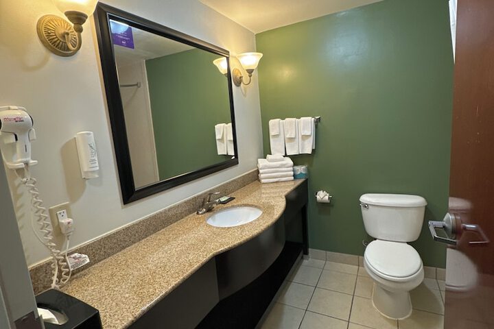 Room 32 of 41