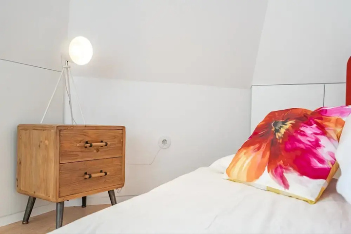 Room 6 of 14