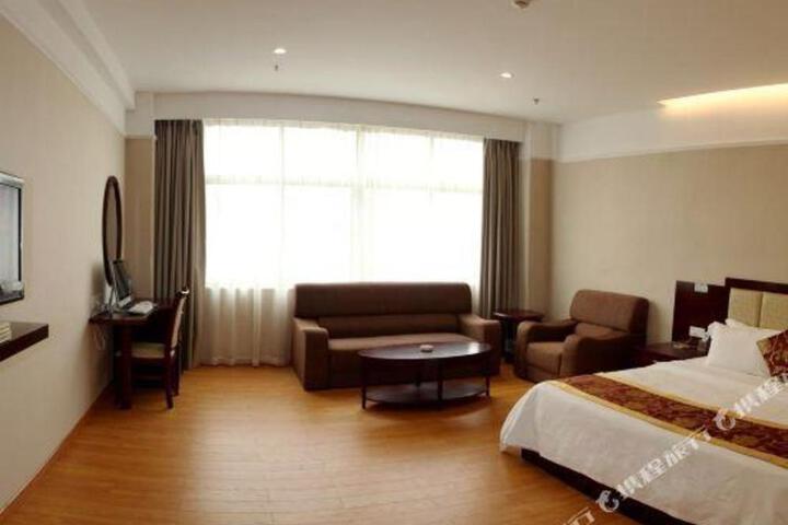 Jinjue Hotel (Nearby Train Station)