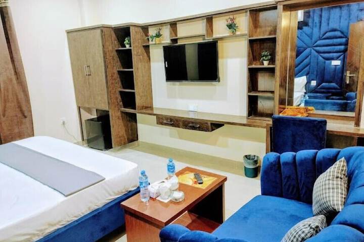 Room 6 of 17