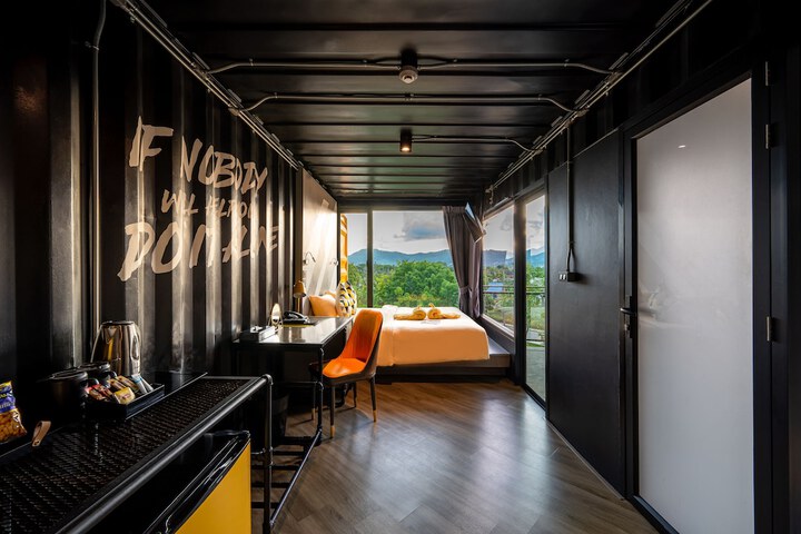 Room 18 of 48