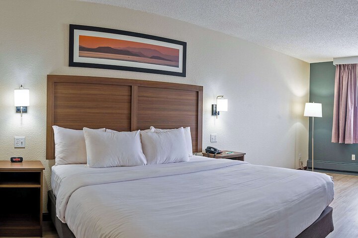 1 King Bed (14 of 18)