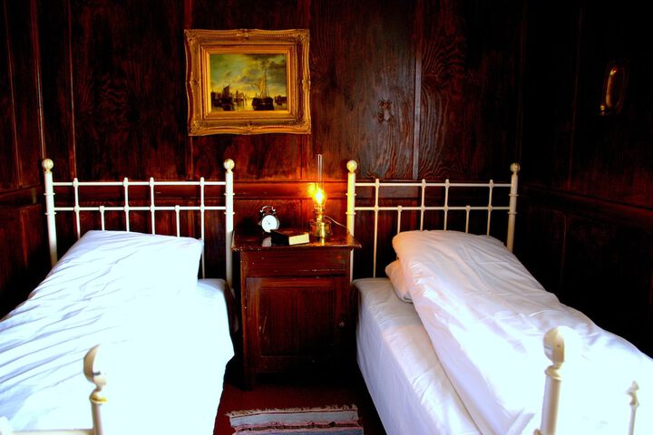Room 6 of 43