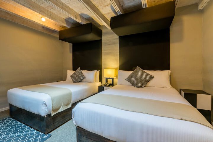 Room 17 of 28