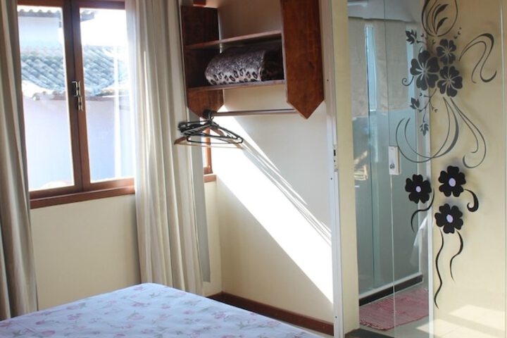 Room 5 of 12