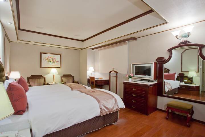 Room 8 of 40