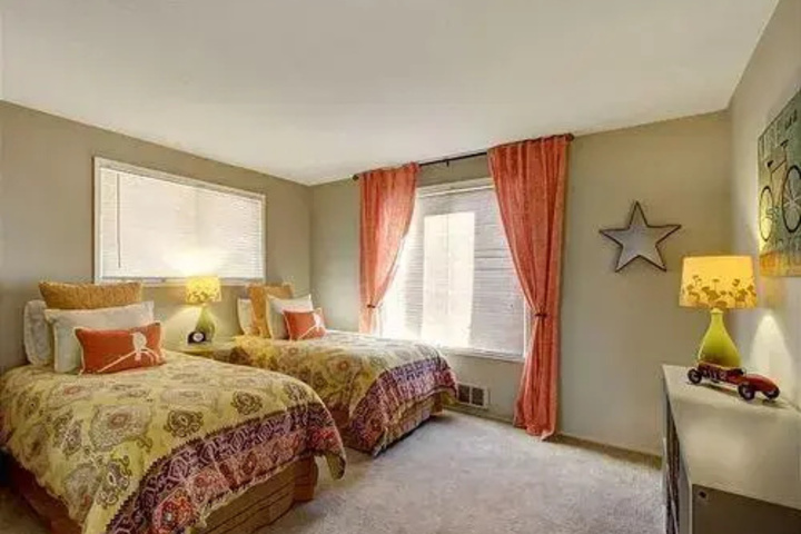 Room 6 of 19