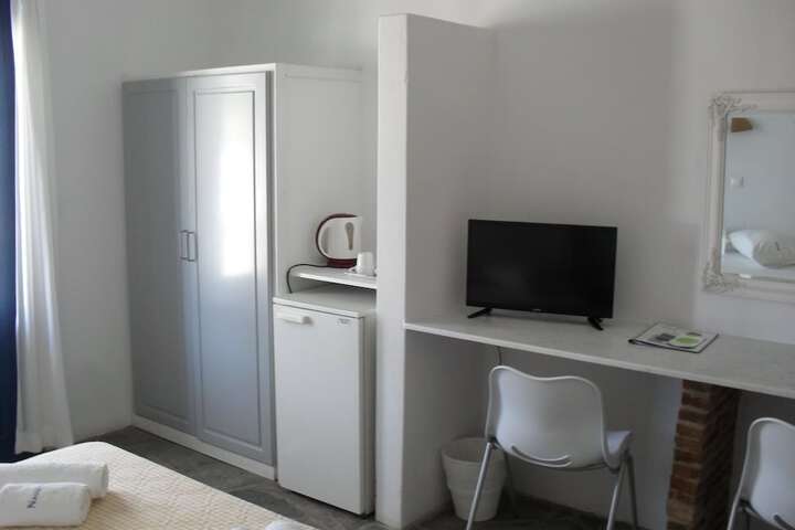 Room 9 of 98