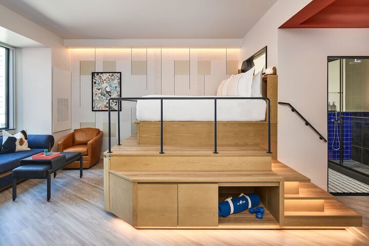 Room 44 of 119