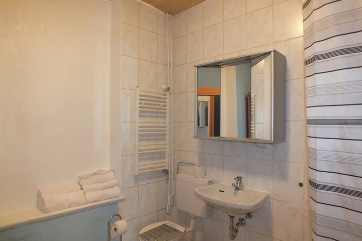 Room 8 of 15