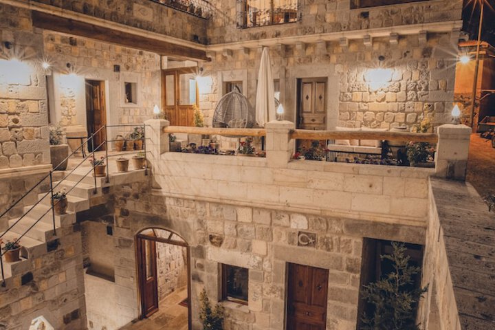 Hotel 72 of 77