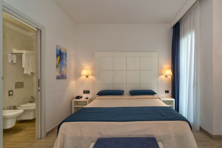 Room 10 of 31