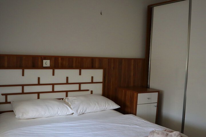 Room 9 of 30