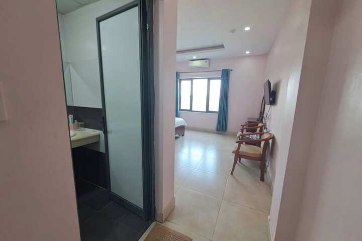 Room 5 of 42