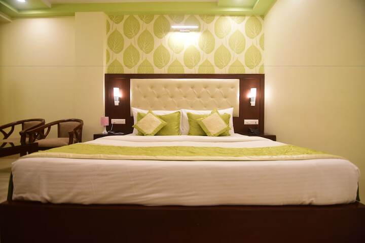 Room 28 of 46