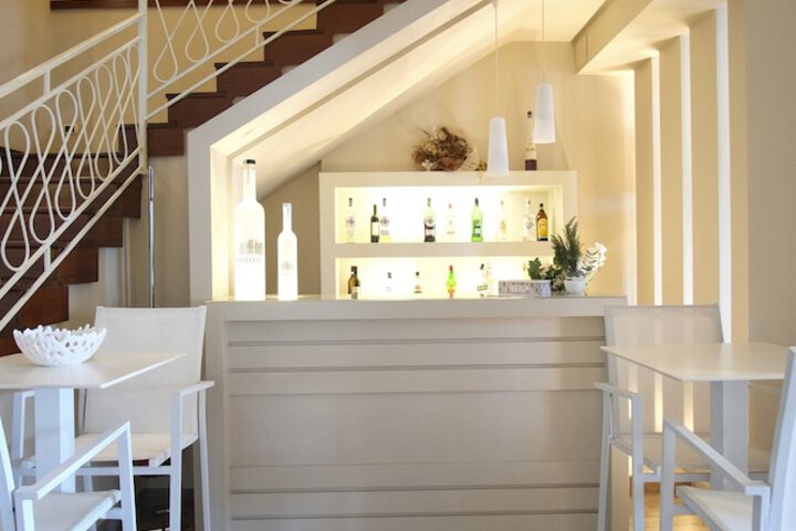 Lounge 73 of 85